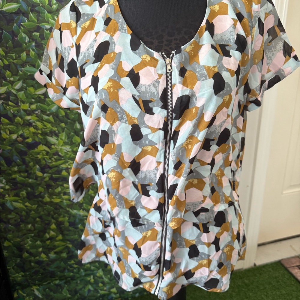 Multicolor Abstract Zip-Front Top p28 - Picture 2 of 4
